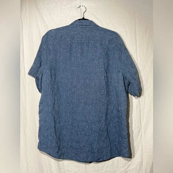 Untuck It button up top - Picture 2 of 3